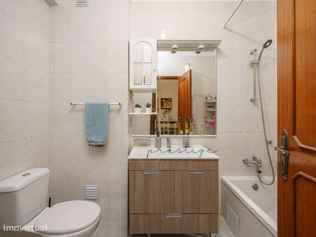 Oportunidade de Investimento | T2 Remodelado no Centro da Moita-6