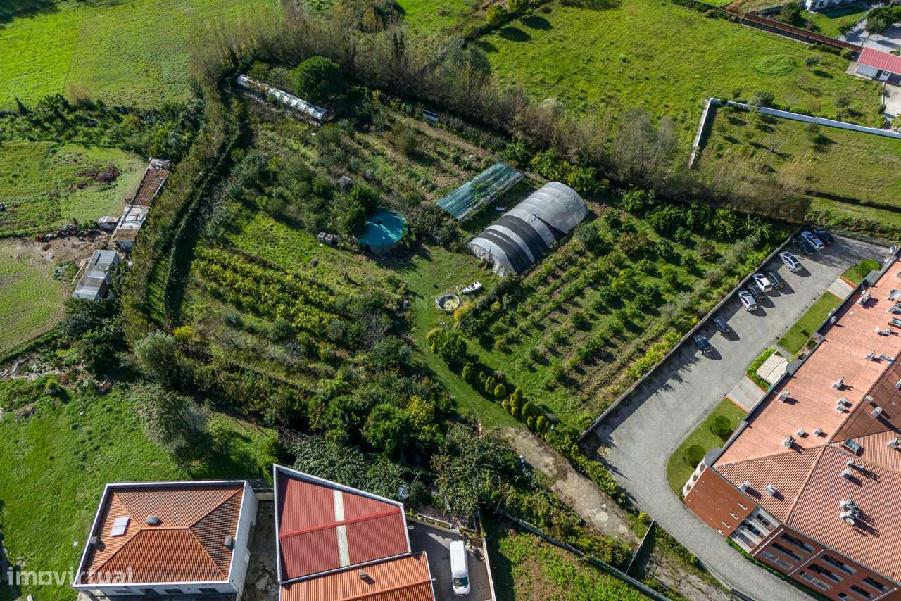 Terreno Rústico com árvores de Fruto em Serzedo Vila Nova de Gaia - Grande imagem: 2/7