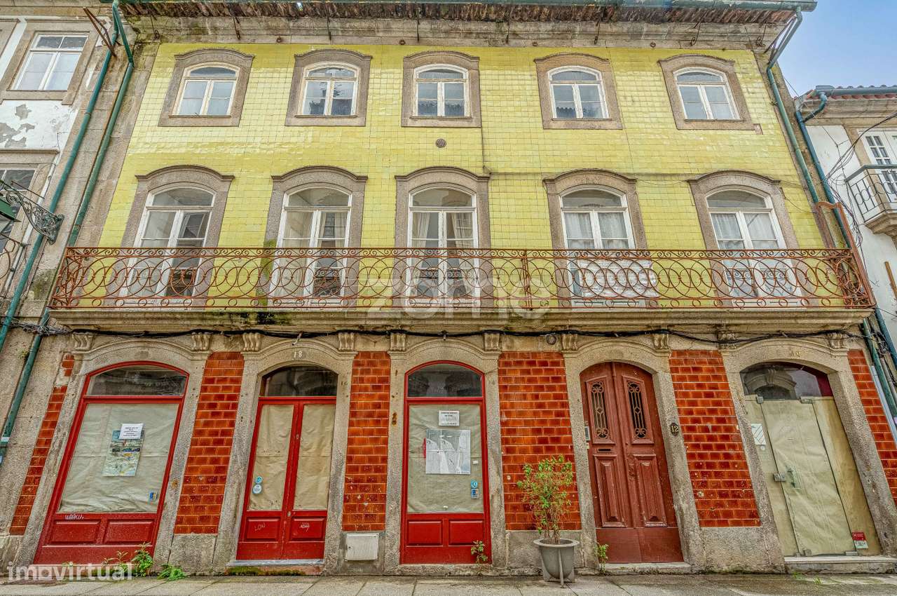 Prédio no Centro Histórico de Viana do Castelo - Grande imagem: 3/54