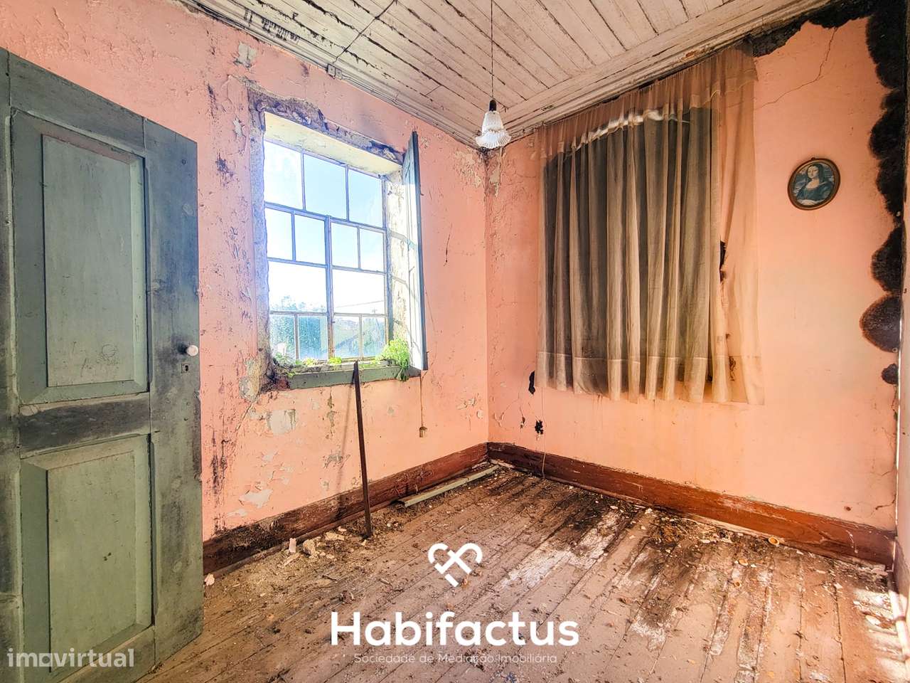 Moradia Isolada T3, para reconstrução com terraço e terreno de 1.828 m-16