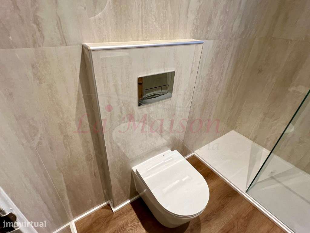 Moradia V4 Duplex no Centro de Loures-55