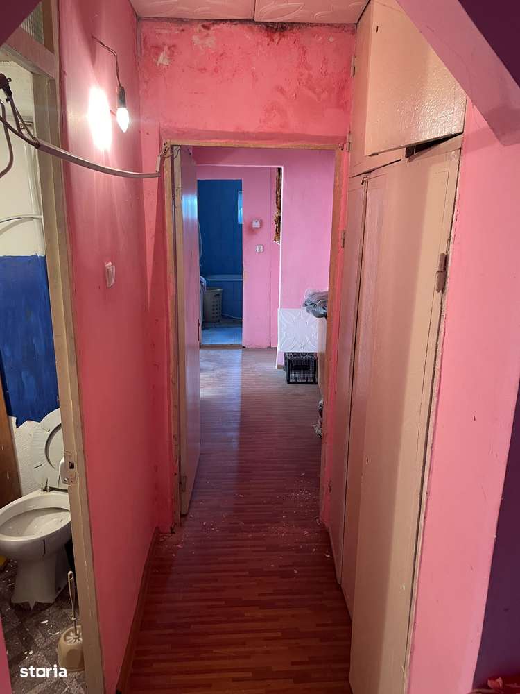De vanzare apartament cu 3 camere, balcon, etaj 4-3