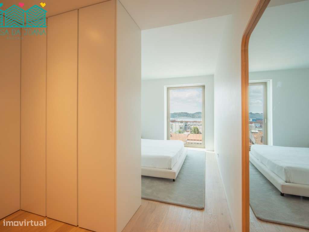 Apartamento T4 com Lugares de Garagem no Centro de Lisboa-30