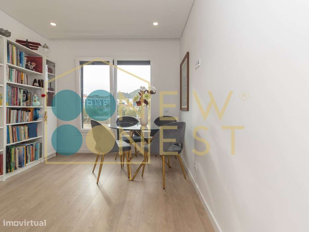 Moradia T3+1 em Banda como Nova com pátio e Vista Castelo de Palmel...-42