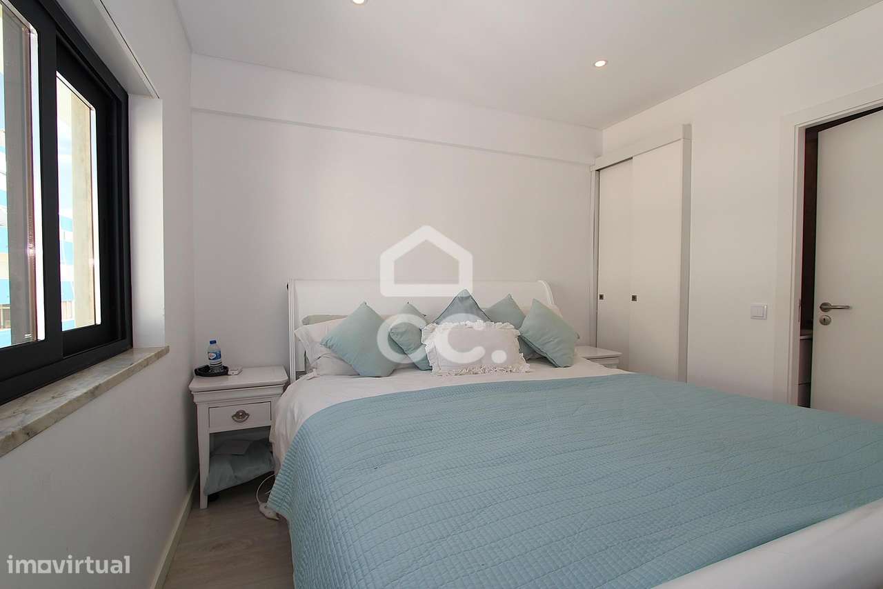 Apartamento T3 Renovado com Vista Mar e Terraço em Armação de Pêra-32