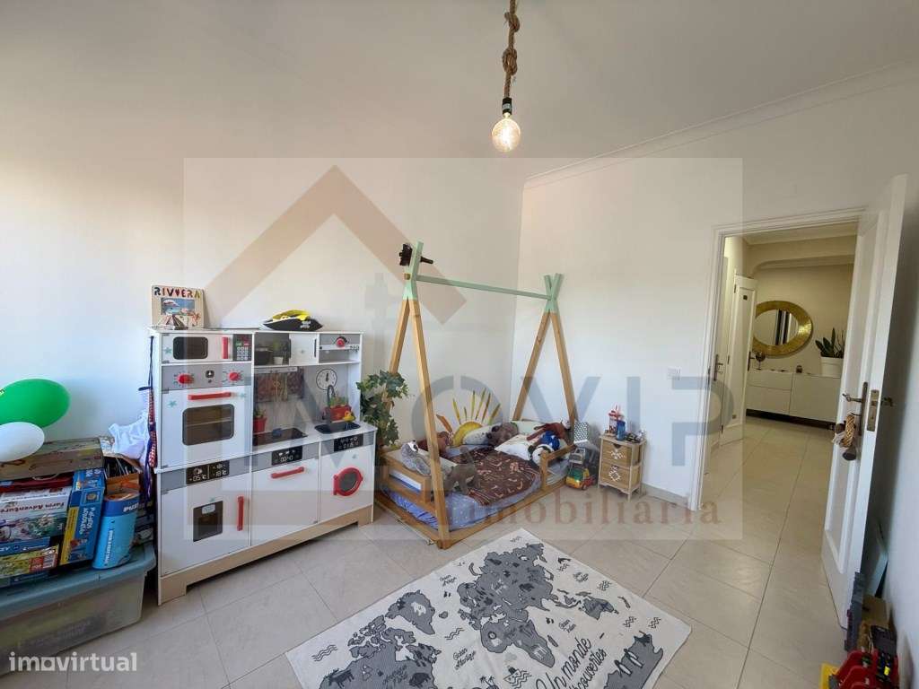 Apartamento T3 totalmente remodelado em zona nobre Setúbal-13