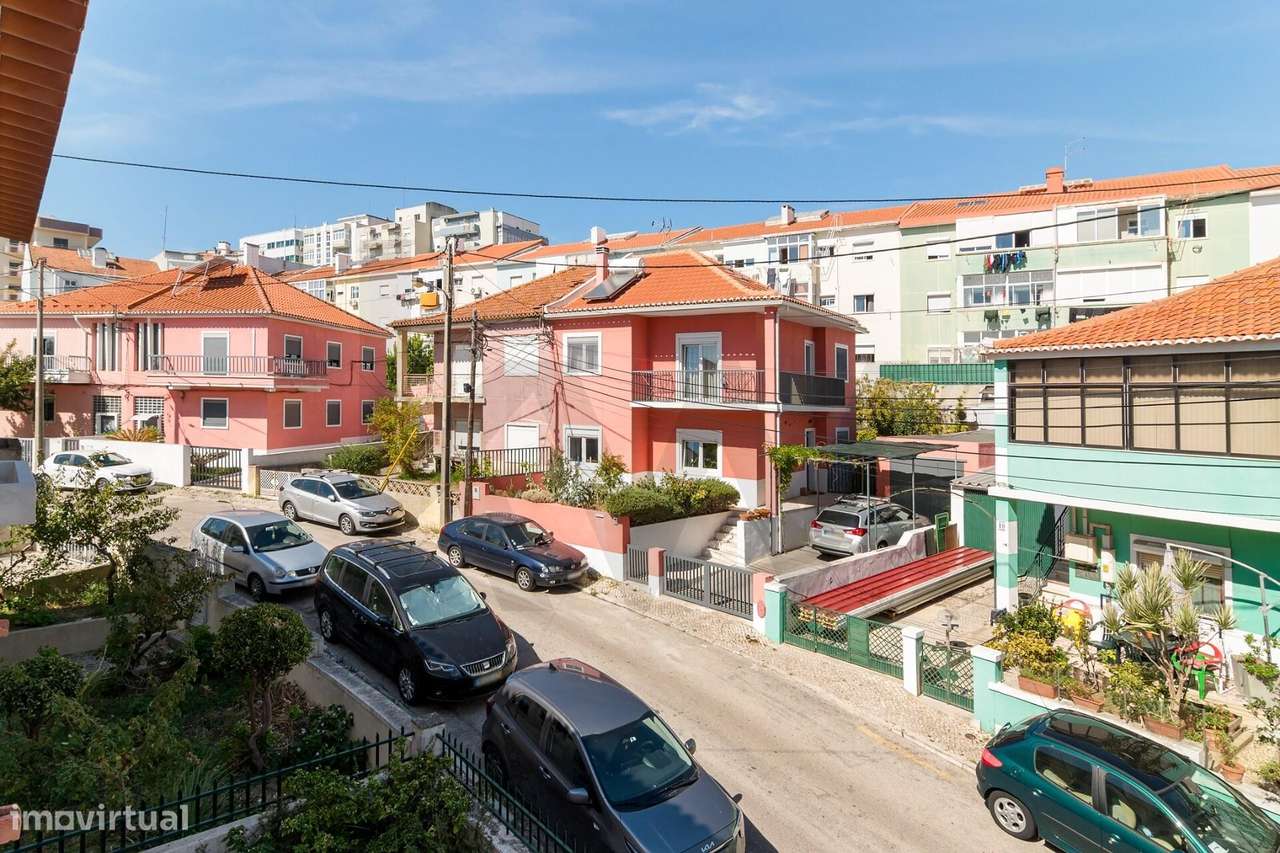 T2 COM TERRAÇO DE 85M2 | BAIRRO CALMO DE MORADIAS NO CENTRO DE ALMADA - Grande imagem: 3/20