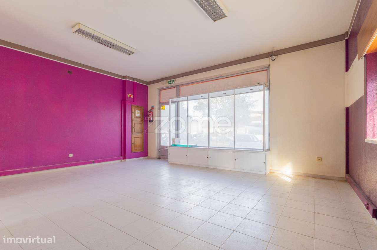 Loja em São Domingos de Rana - Grande imagem: 5/30