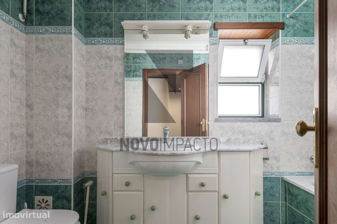 T4 Espaçoso no Centro do Montijo – Excelente Oportunidade-30