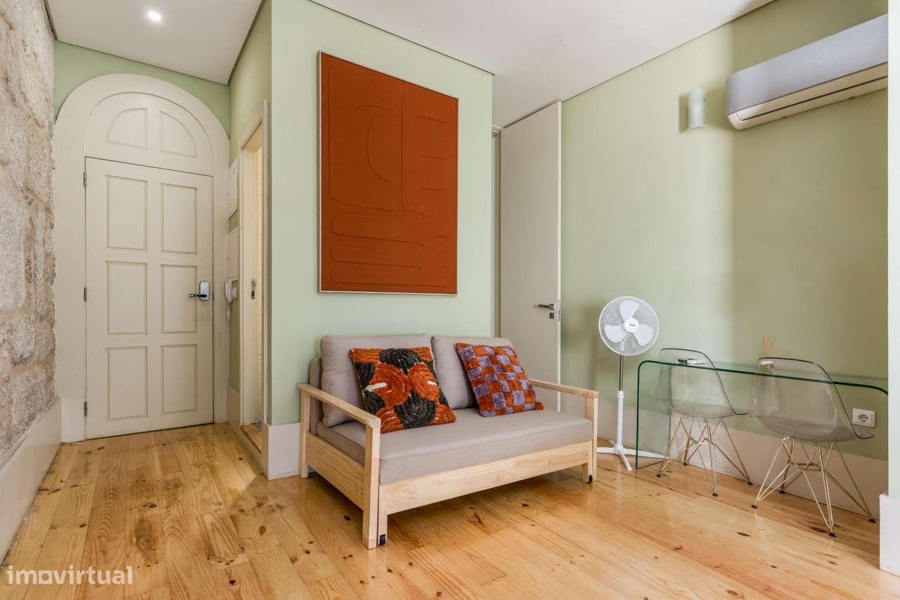 Apartamento T1 com jardim privado, na Rua Bonjardim-11