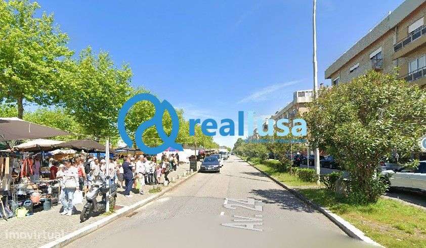 Loja comercial com 150m2 no Centro de Espinho, Avª 24-9