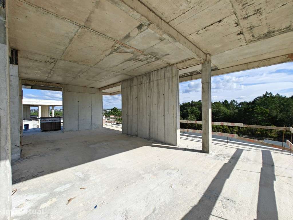 Lote com moradia iniciada junto aos campos de golfe e às praias-5