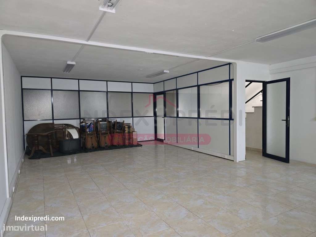 Investidores - Excelente loja com muita luz natural. - Arrendado-8