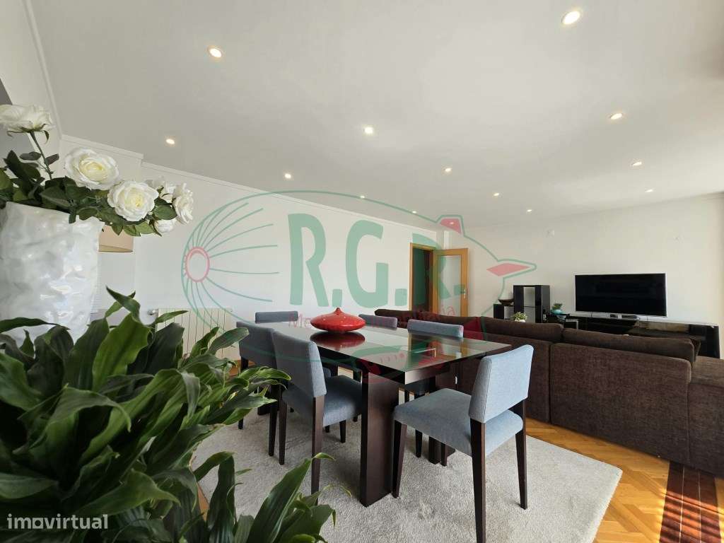 Apartamento T2| Lg Garagem 2 Carros | Localização Central São Cosme-9