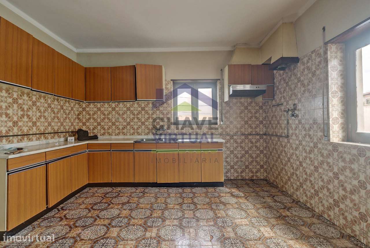 Moradia V3 com Terreno Urbano e Garagem - Seixal, Lourinhã-26