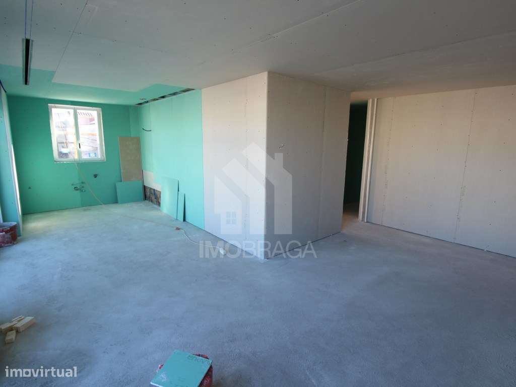 Venda Apartamento T2Cobertura com Terraço Novo, em Real, Braga-0