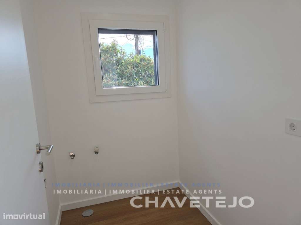 Moradia T4 Moderna c/ Garagem, estilo e Conforto a um Passo de Tomar-27