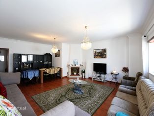 Apartamento T3 com Amplas Áreas e Localização Privilegiada na Nazaré - Grande imagem: 3/24
