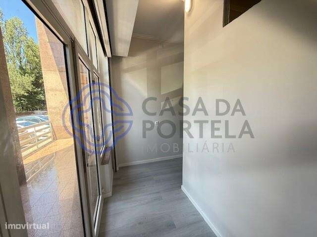 Loja no interior transformada em apartamento T1 - Grande imagem: 3/13