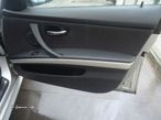 BMW 320 de 2009 - 15