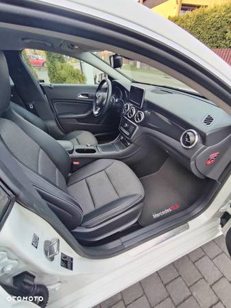 Mercedes-Benz CLA 180 7G-DCT - 7