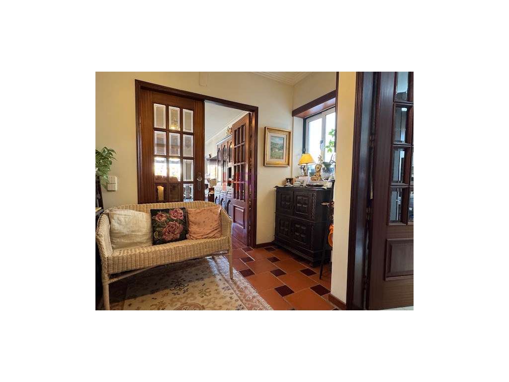 VENDE-SE MORADIA T4+1 COM PISCINA AQUECIDA E GARAGEM.-0