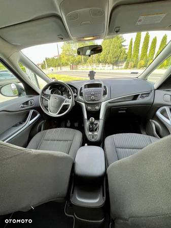 Opel Zafira - 16