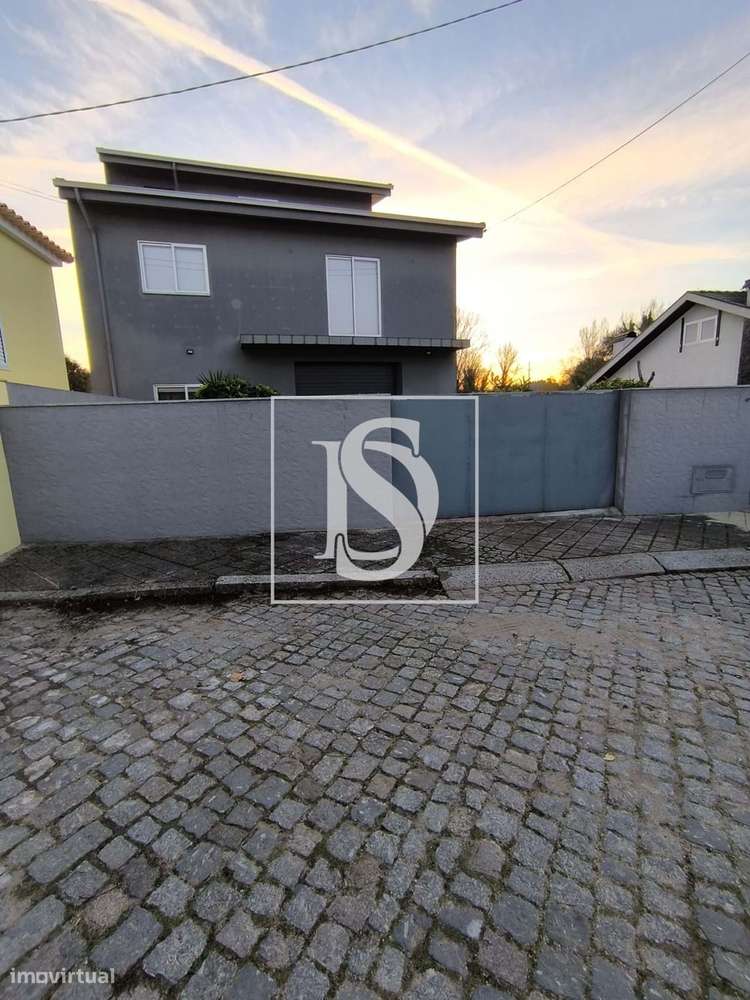 Moradia Isolada T3 em Vilar de Andorinho - Grande imagem: 3/54