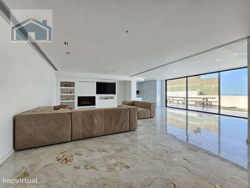 Moradia de Luxo Exclusiva em Apúlia-8