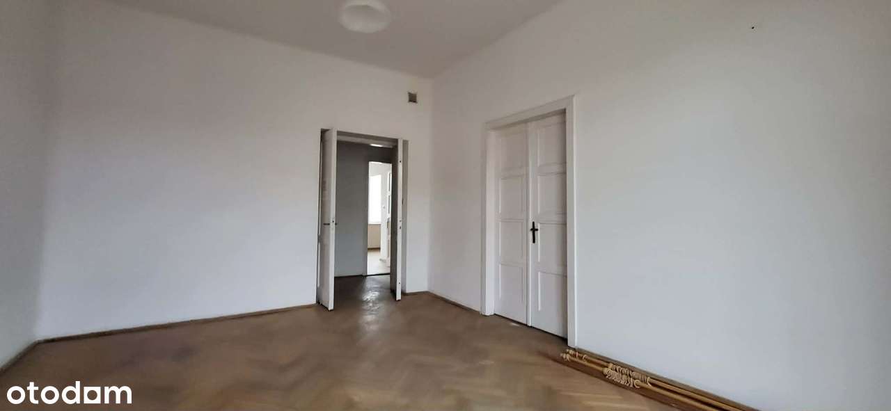 Zadbana narożna Kamienica-okolice Rynku Głównego-7