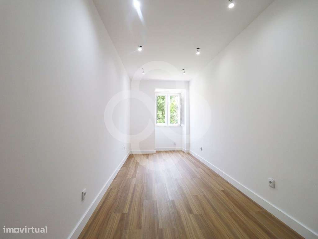 Apartamento T3 remodelado ao Chiado e Santos ao IADE e ISEG em Lisboa-12