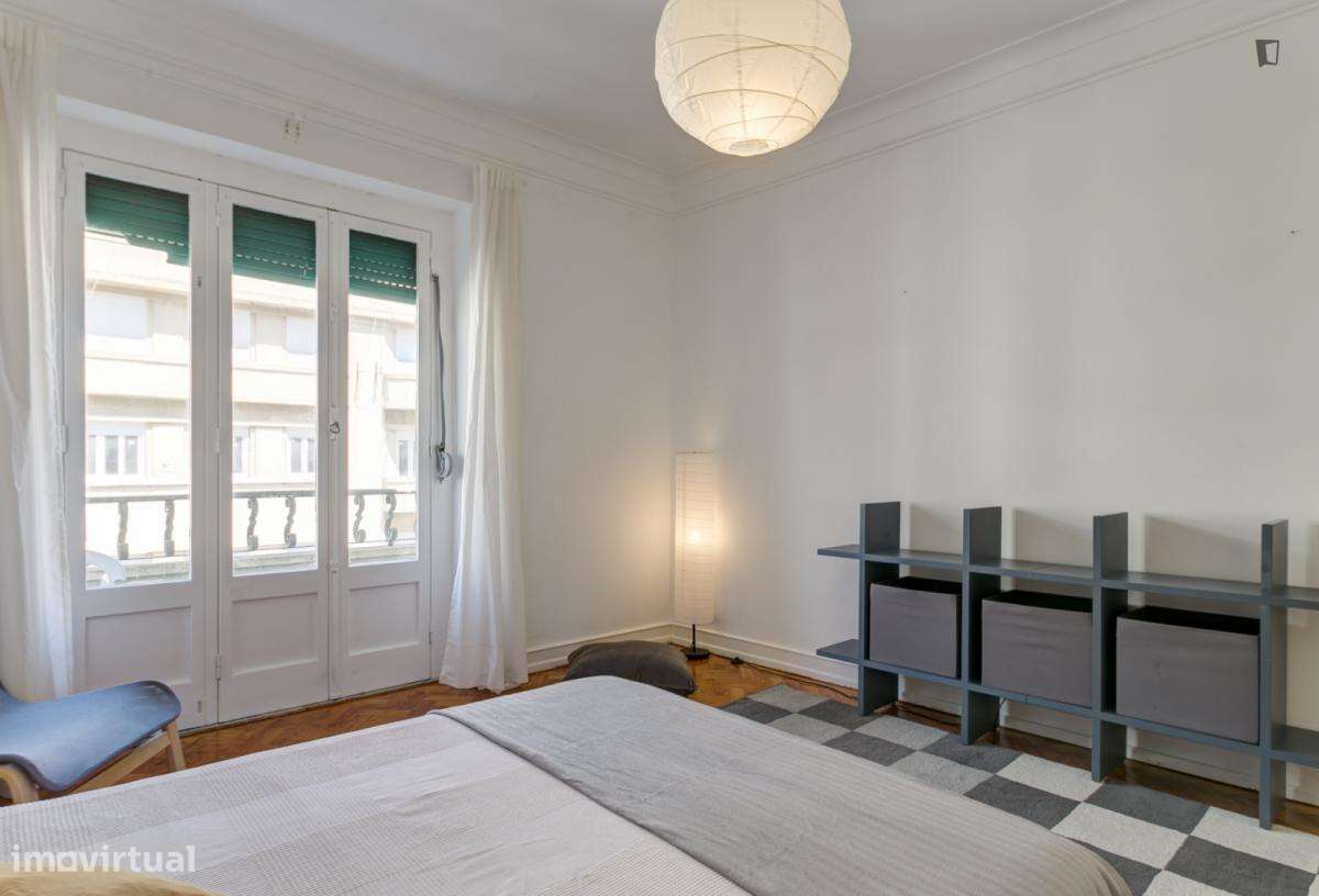 Quarto - localizado em São Sebastião Lisbon - Grande imagem: 2/18