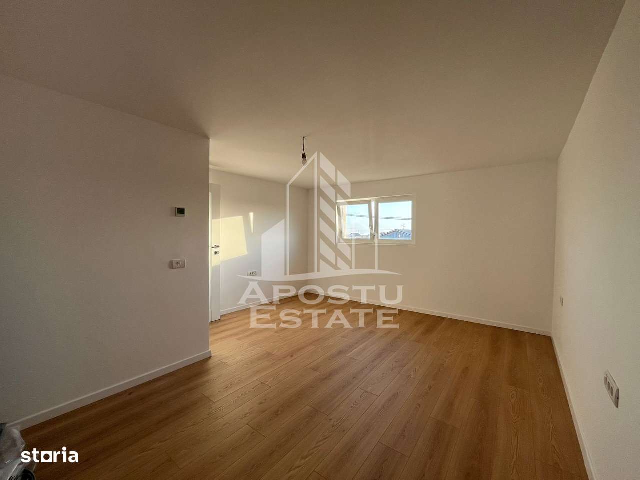 Casa individuala, 6 camere, 2 bai, garaj, teren 913, pompa de caldura - Imagine principală: 4/20