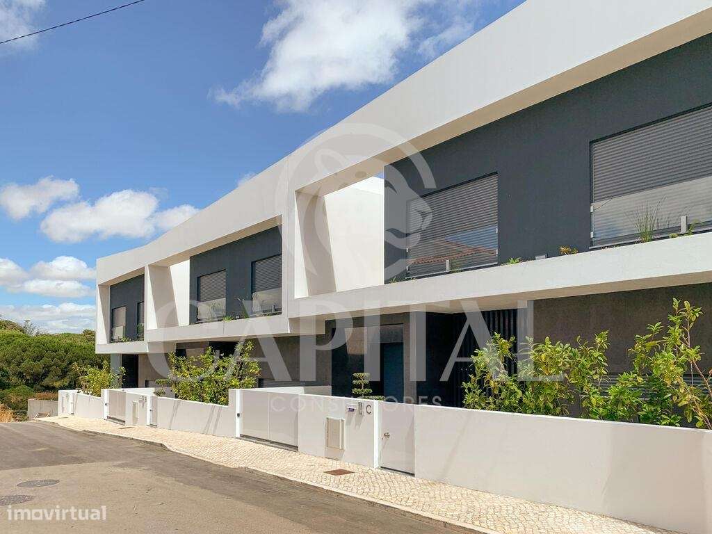 Magnífica Moradia T4 com Piscina e Terraço, em condomínio fechado-38