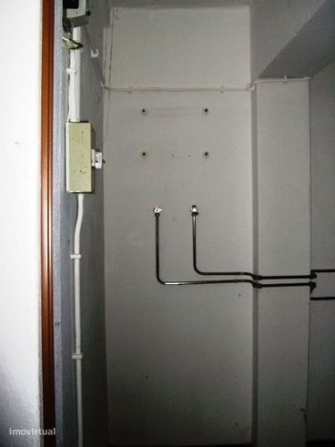 Vendo Garagem/Armazém Junto ao seminario em Leiria-9