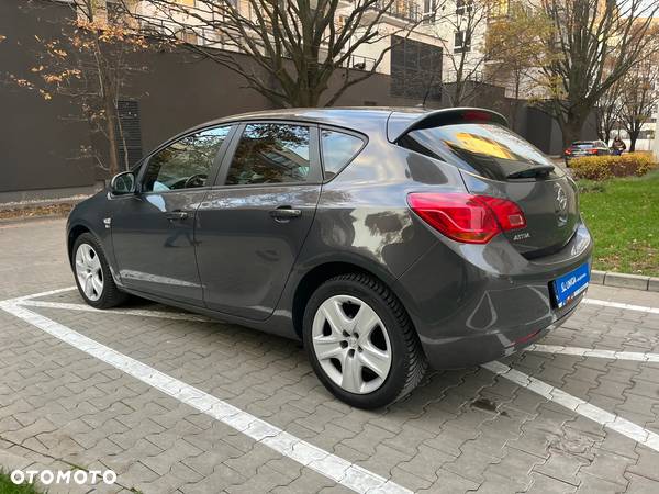 Opel Astra 1.4 Turbo 150 Jahre - 14