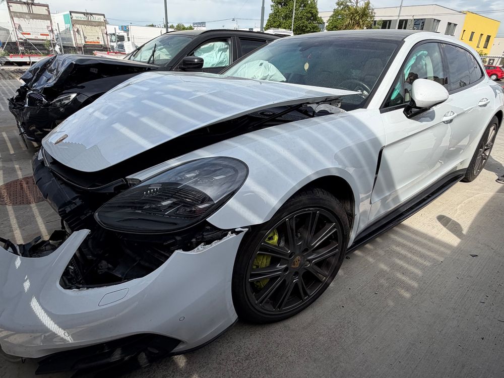 Porsche Panamera 4 E-Hybrid Platinum Edition 2018