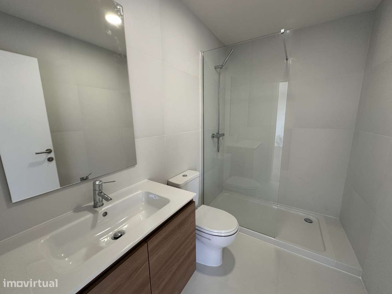 ÚNICO - T3+1 Novo, Último Piso, c/ Varandas e Garagem 3 automóveis-15