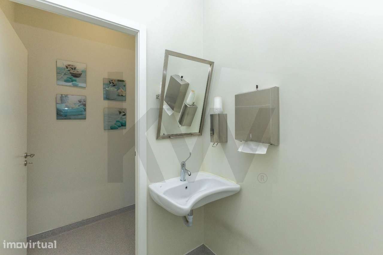 LOJA Premium em Gaia: Clínica/Escritório "Chave na Mão" ao Lado da Lin-14