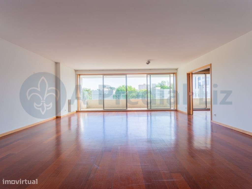 Apartamento T3+1 Duplex - À Av. da Boavista-5