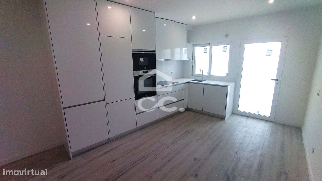 Apartamento tipo T-1+1 com terraço no centro de Pataias!-5