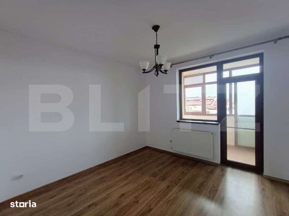Apartament spatios cu 3 camere, balcon generos si 2 locuri de parcare, - Imagine principală: 5/8