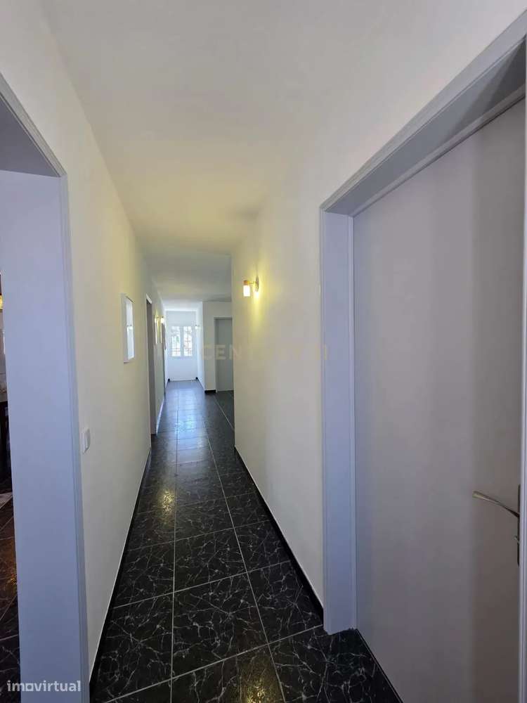 Moradia T5 Totalmente Equipada e Renovada com Vista Deslumbrante – Lom-9