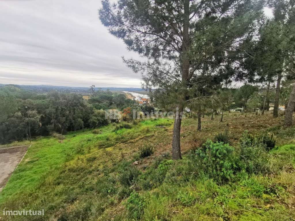 Lote de terreno urbano com 1098 m2 - Grande imagem: 2/6