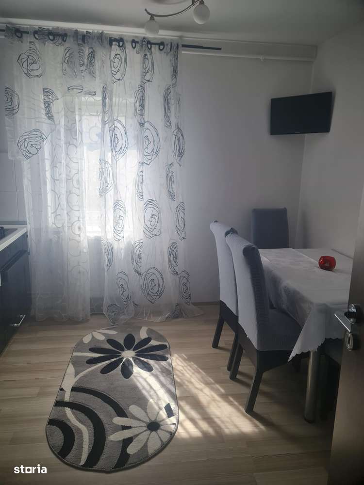 Apartament 3 camere decomandat cu centrala - Imagine principală: 5/13