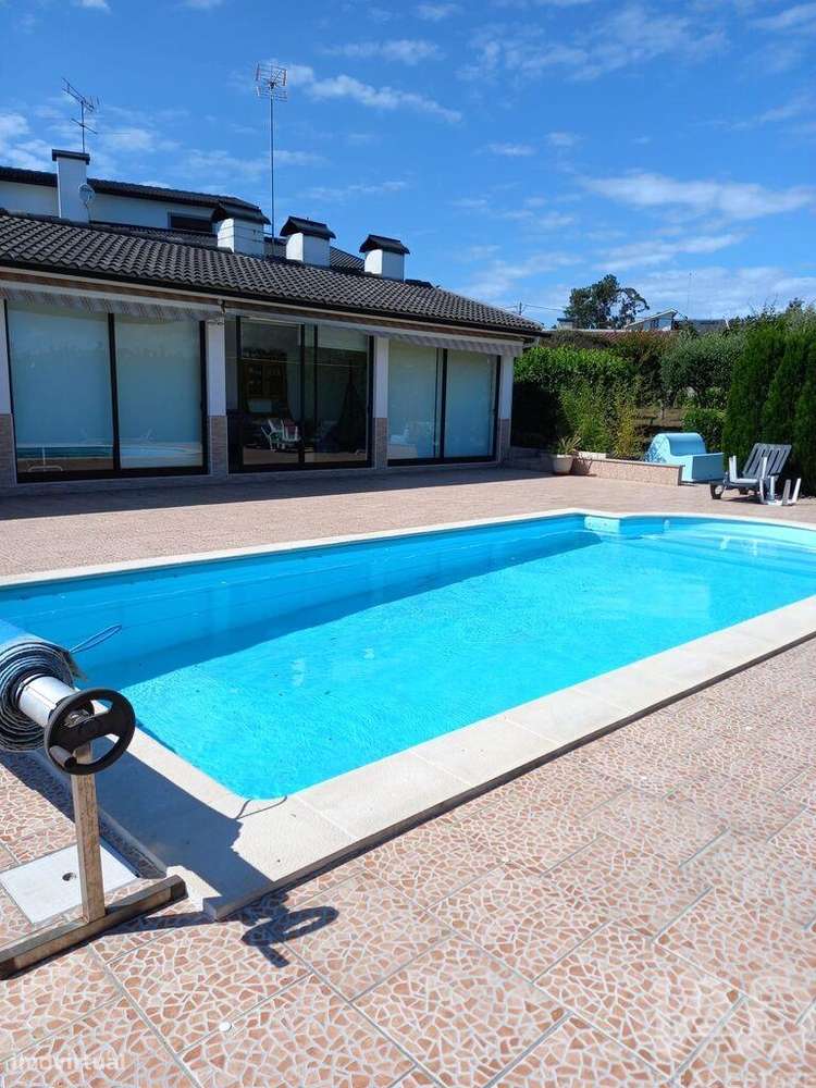 Moradia isolada T4 em Aguada de Cima de 300 m2 - Grande imagem: 4/37