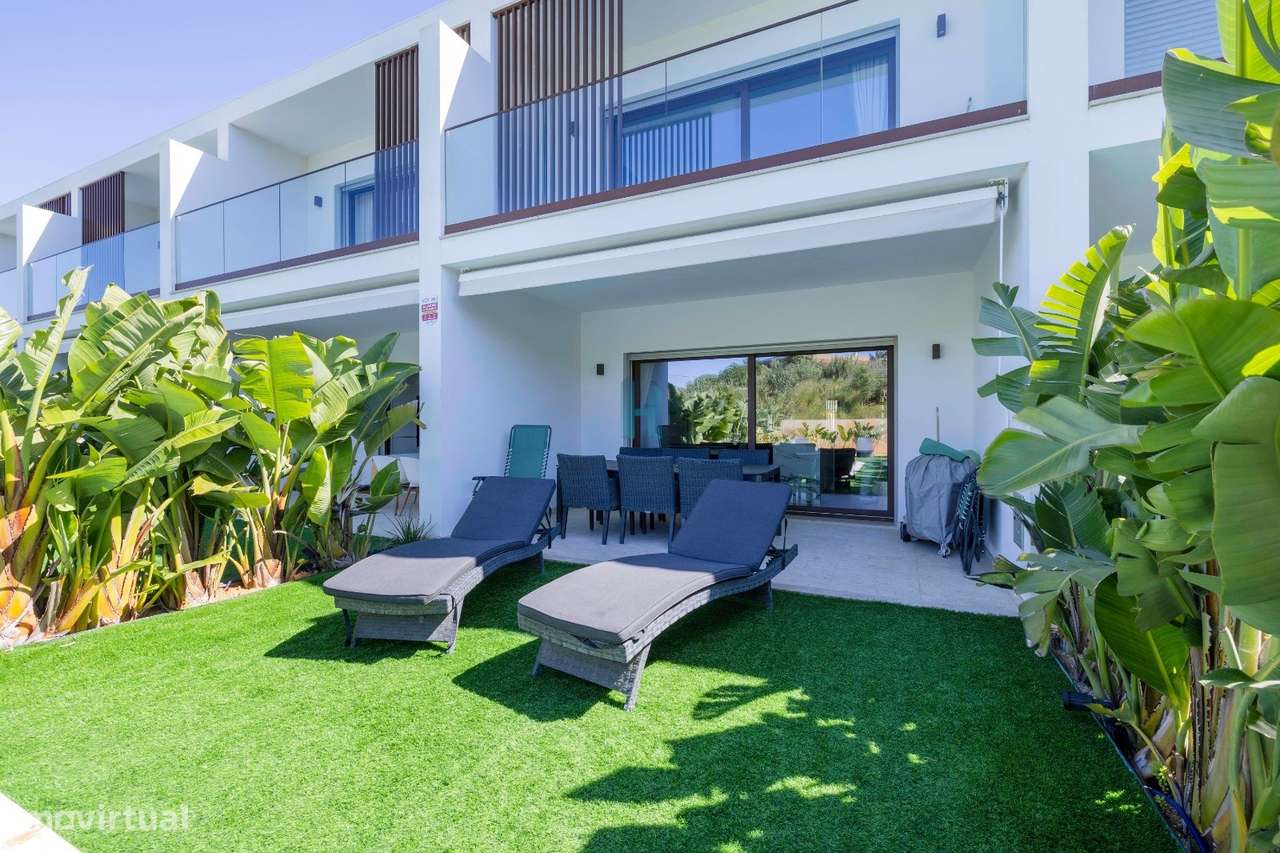 Moradia, semi-nova, com piscina e garagem-22