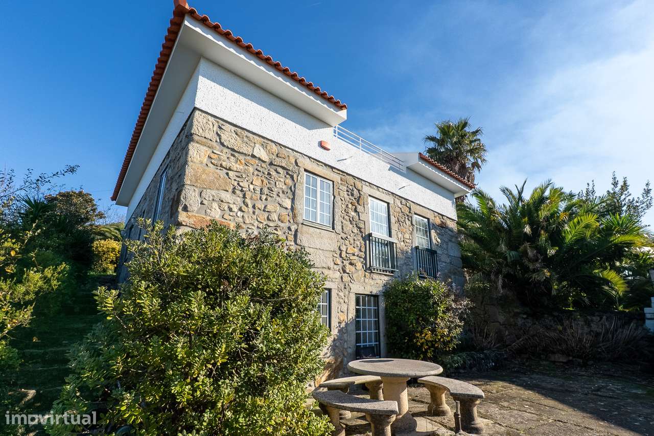 Exclusividade e Mar: Refúgio em Pedra em Carreço - Grande imagem: 2/44