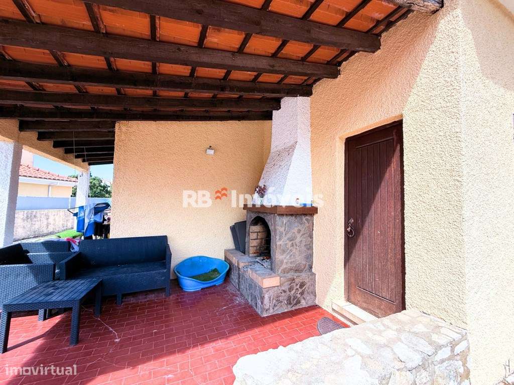 Moradia T3+1 com Garagem e Jardim - Entroncamento - Grande imagem: 1/53