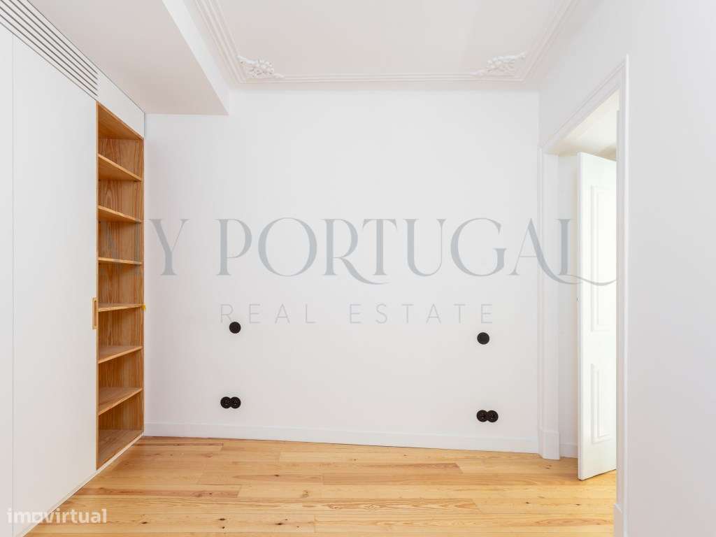 Conforto Urbano num T1 totalmente remodelado com varanda no coração...-13